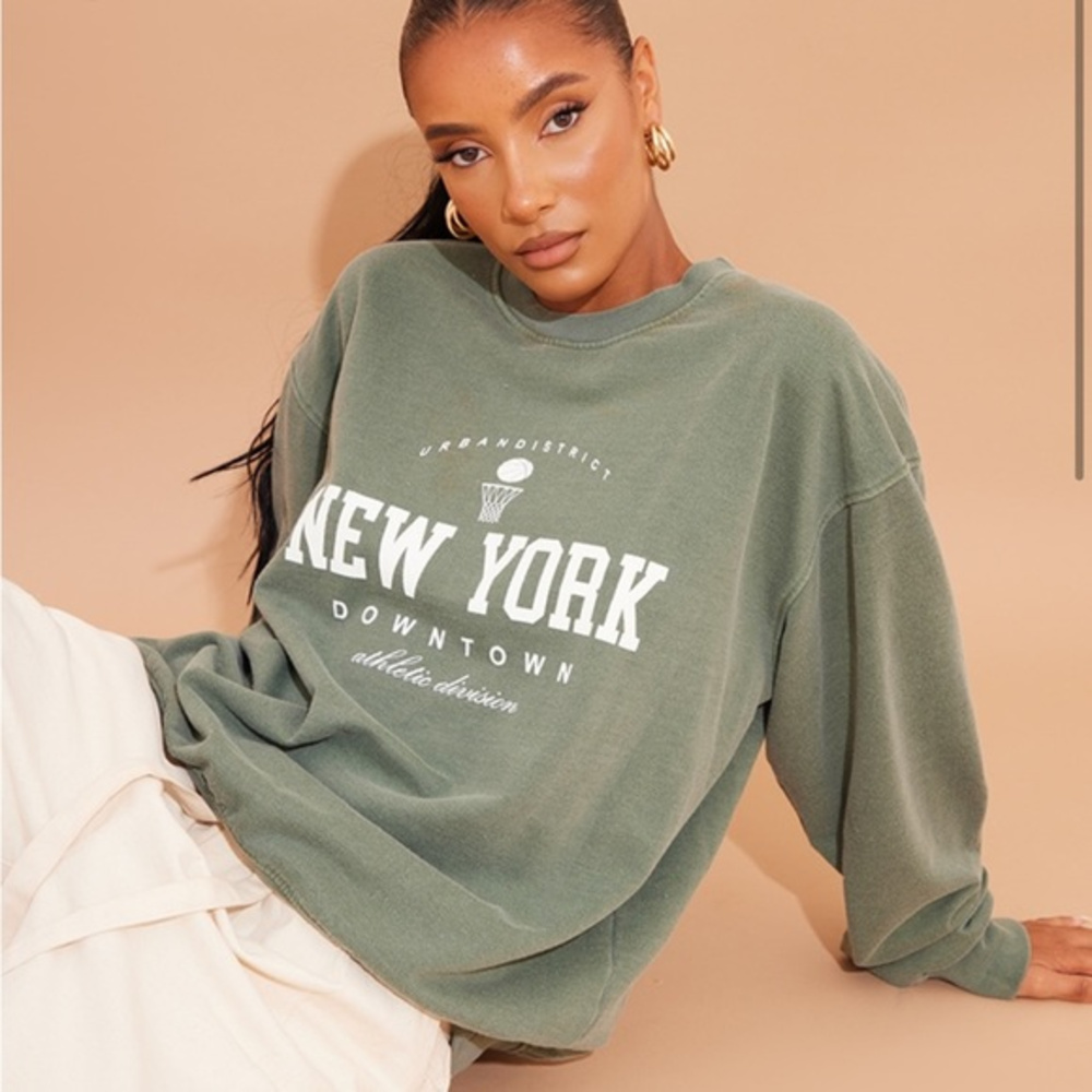 PrettyLittleThing Sweatshirt New York Downtown Athletic Division Green Size L